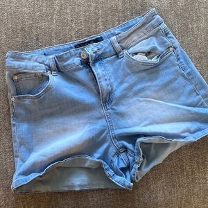 Indigo Rein - Size 13/30 - Light wash denim shorts